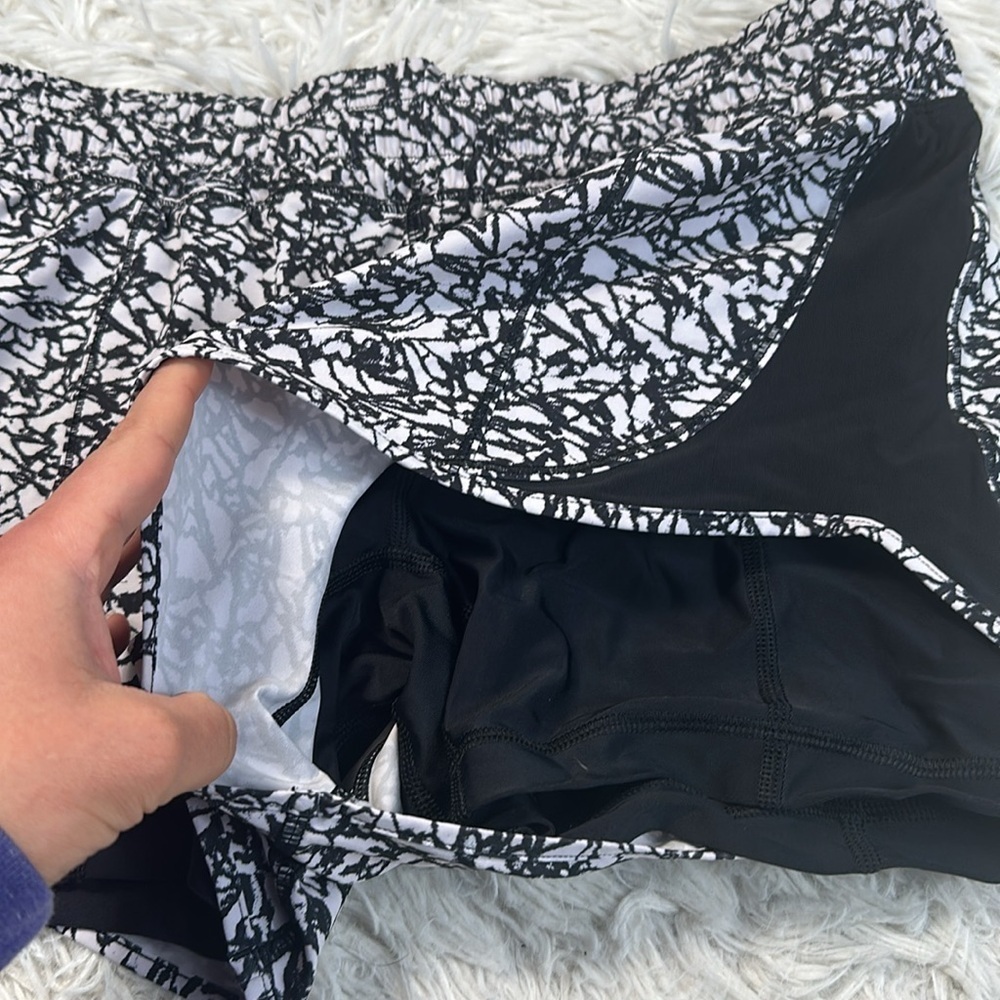 Lululemon Work Out To Water Short Ice Breaker White Black / Black - Picture 2 of 5